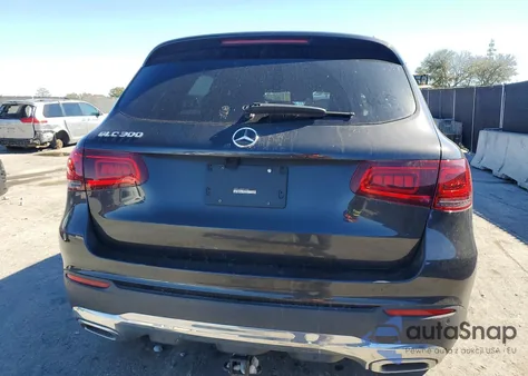 2020 Mercedes-Benz Glc 300 z USA, uszkodzony, nr VIN WDC0G8DB6LF678429